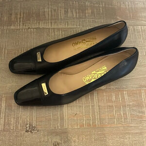 Vintage Salvatore Ferragamo Pumps, Sz 8.5 2A, Narrow, Black, Gold, Block Heel